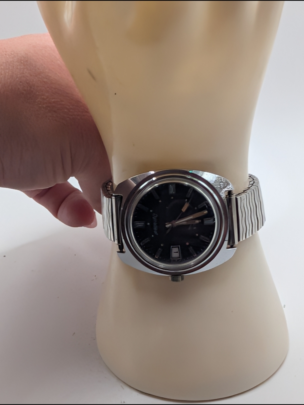 Vintage Timex Electric Dynabeat Men's Watch New Battery Runs Date Silver Tone - Picture 7 of 7